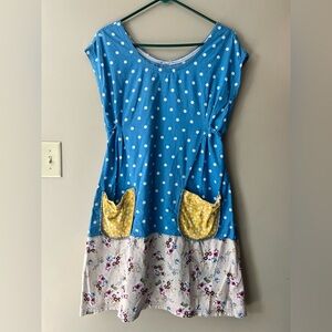 Handmade scoop neck smock dress sleeveless, tie back with front pockets. Cotton.